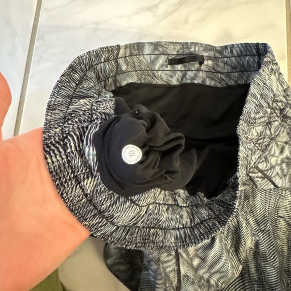 Lululemon hotty hot shorts - Picture 2 of 3